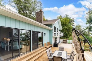 Outdoor dining - Cozy Lake Michigan Retreat (Muskegon)
