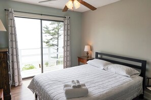 5 bedrooms, iron/ironing board, free WiFi, bed sheets