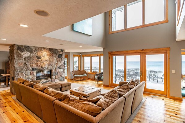 Smart TV, fireplace, video library, stereo