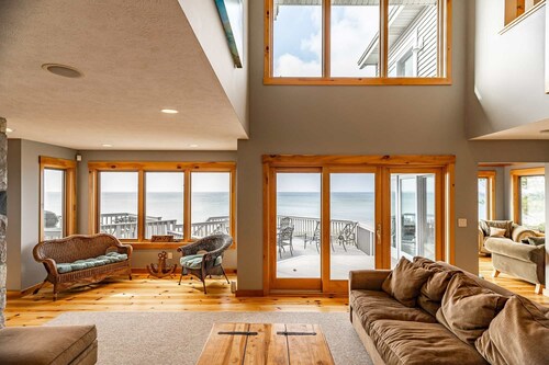 Large Home w/ Breathtaking Lake Michigan Views, Beach