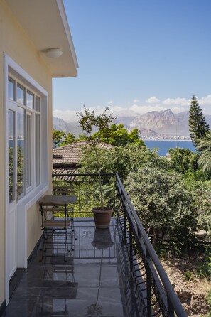 Sea view Studio with Balcony and Kitchen | Balcony