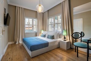 Rideaux occultants, chambres insonorisées, fer et planche à repasser