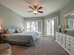 4 bedrooms, iron/ironing board, internet, bed sheets
