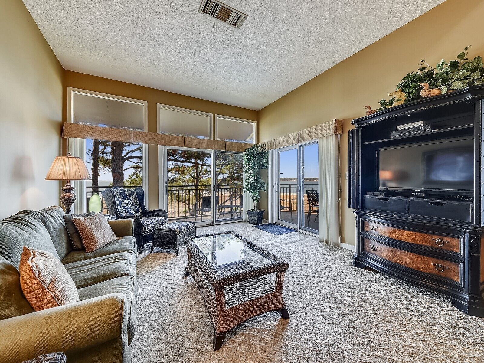 Taulutelevisio, älykaiuttimet