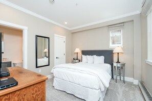 3 Schlafzimmer, Schreibtisch, Bügeleisen/Bügelbrett, WLAN