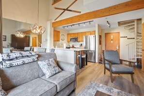 电视、DVD 播放器、办公室