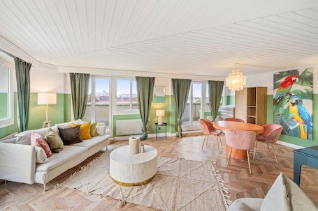 Deluxe Suite | Living area