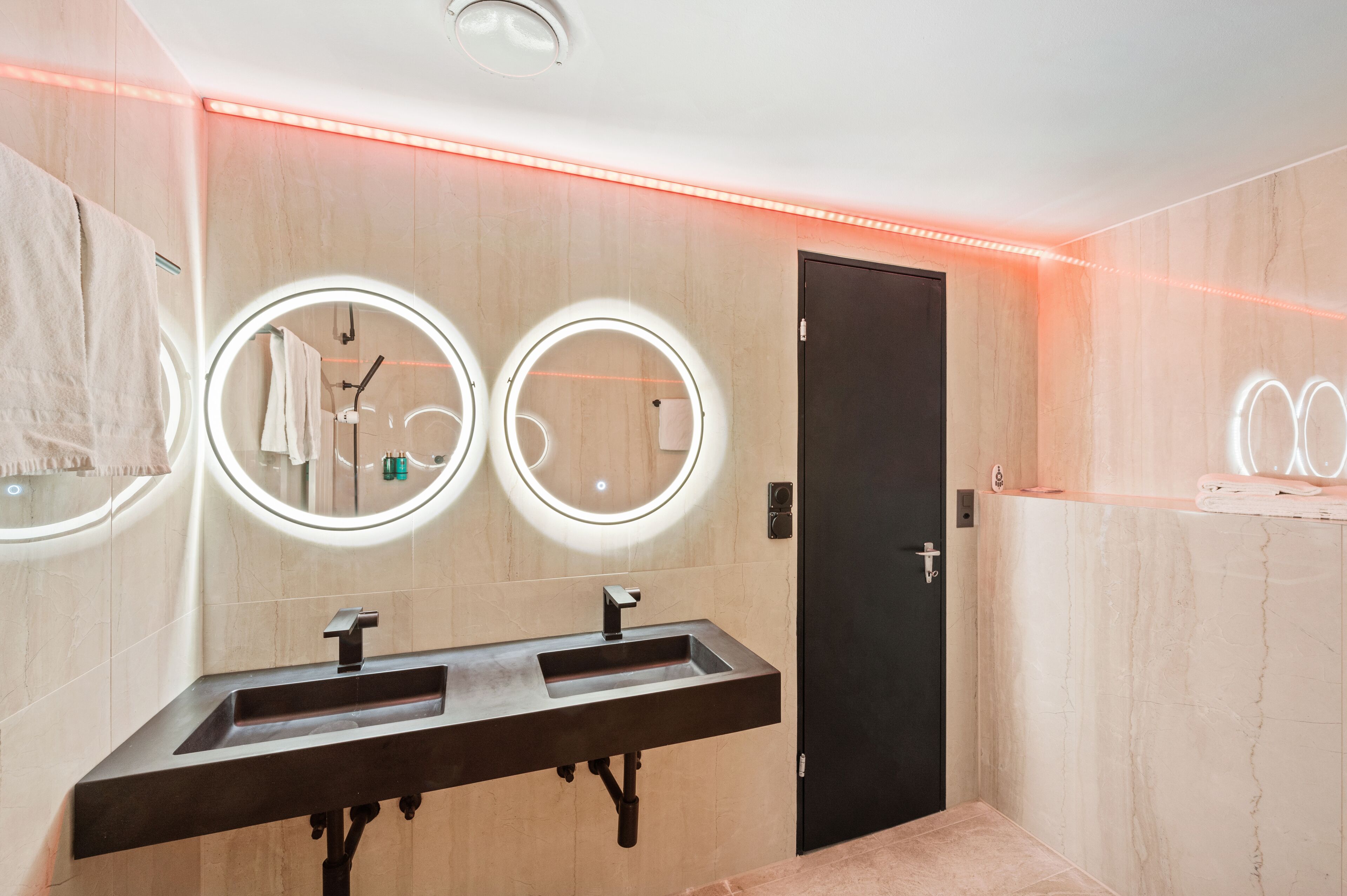 Foto - Becozy Self Check-in Pop-Up Hotel Basel