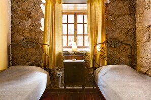 4 makuuhuonetta, vauvansängyt, Wi-Fi