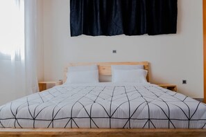 2 bedrooms, iron/ironing board, WiFi - Pretty petals Getaway-Most Wish-listed in Kigali (Kigali)