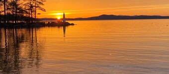 6 bedroom waterfront cabin -enjoy beautiful sunsets!