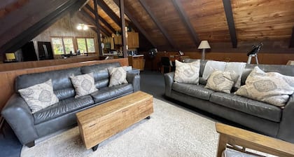 6 bedroom waterfront cabin -enjoy beautiful sunsets!