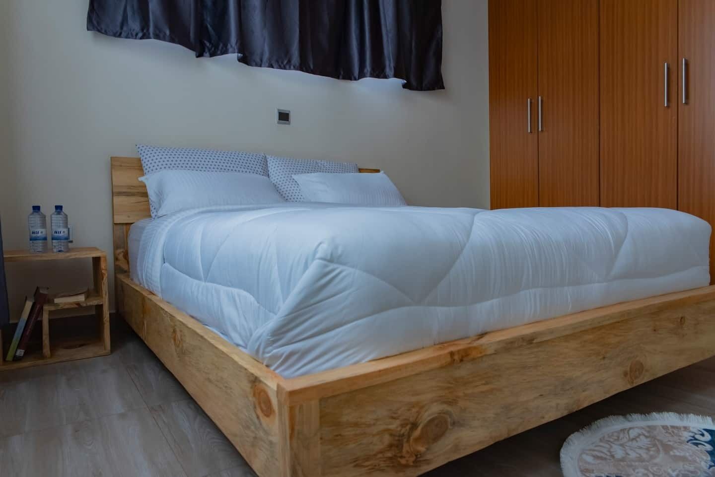 2 bedrooms, iron/ironing board, WiFi