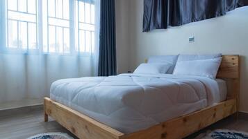 2 bedrooms, iron/ironing board, WiFi