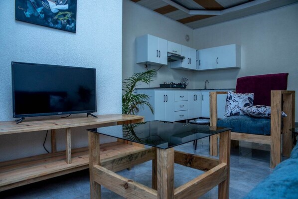 Una Smart TV, una chimenea