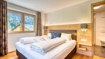 Apartemen Comfort, 2 kamar tidur, pemandangan gunung (Top 5) | 3 kamar tidur, brankas, tirai kedap cahaya, dan Wi-Fi gratis