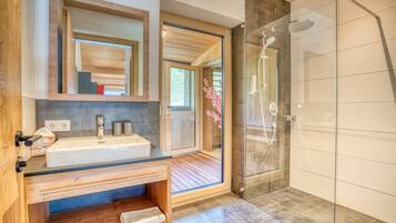 Comfort Apartment, 3 Bedrooms, Mountain View (Top 6) | Bathroom