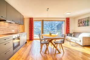 Junior Apartment, 2 Bedrooms, Mountain View (Top 3) | Private kitchen | Full-sized fridge, stovetop, cookware/dishes/utensils - HUS 23 (Schroecken)