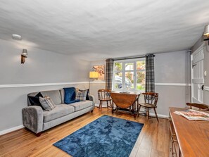 Living area - Pass The Keys Cosy two Bedroom Cottage in the Heart of Suffolk (Stowmarket)