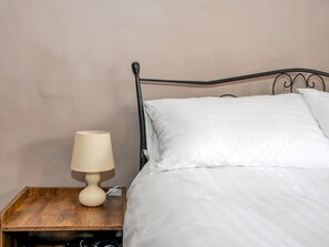 2 habitaciones, espacio para trabajar con laptop y ropa de cama 