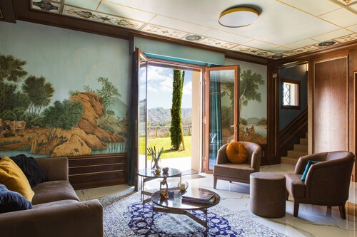 Evocative private patronal villa with views of olive groves and vineyards