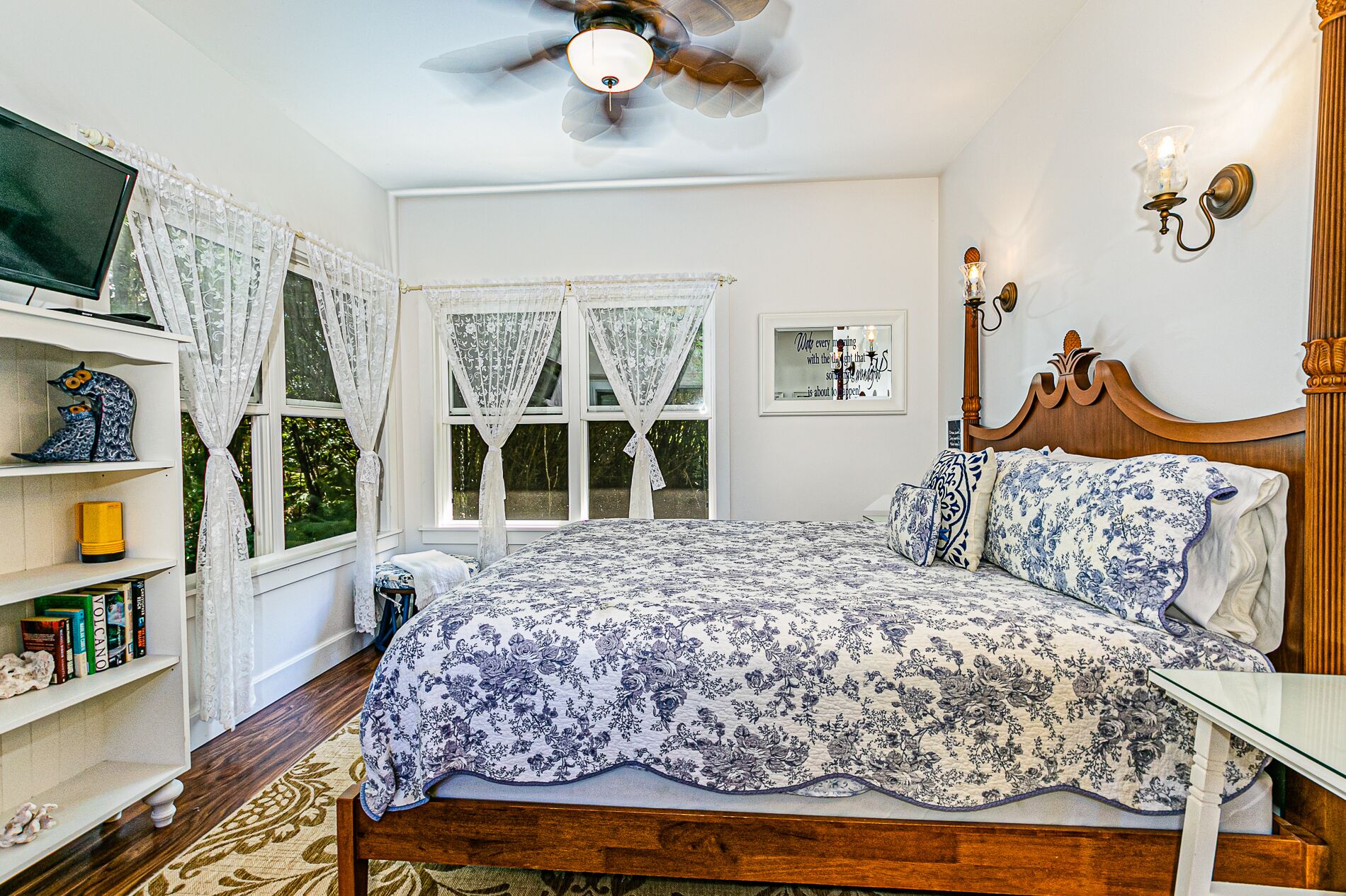 Free WiFi, bed sheets