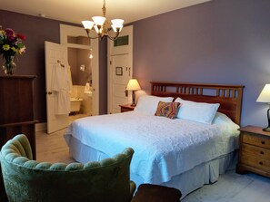1 bedroom, iron/ironing board, free WiFi, bed sheets - Cozy king ensuite room in historic railroad inn (Cowan)