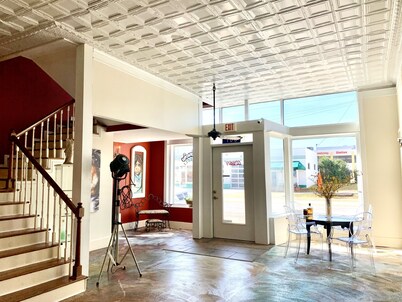 Cozy king ensuite room in historic railroad inn