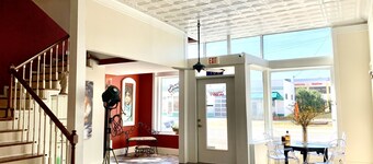 Cozy king ensuite room in historic railroad inn