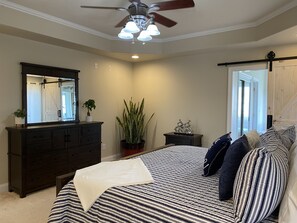 5 bedrooms, iron/ironing board, free WiFi, bed sheets - Large Family Home (Milford)