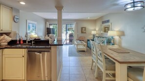 Fridge, microwave, oven, stovetop - LUXURY VILLA WITH POOL ACCESS, WALK TO BEACH & COLIGNY HILTON HEAD (Hilton Head Island)