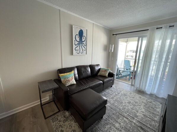 Smart TV - Quiet street in midtown that is close enough to walk to restaurants & shopping.  (Ocean City)