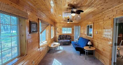 Cabin on Norway Lake, 2 bedroom/sleeps 6