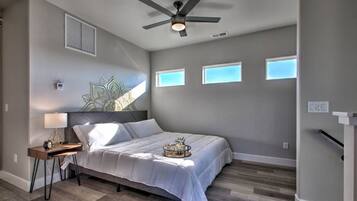 1 soverom, strykejern/-brett, wi-fi (inkludert) og sengetøy