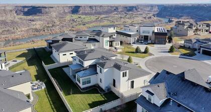 Steps to the Canyon Rim w/Fast Wi-Fi & EV Charging