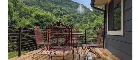 تناول الطعام بالخارج