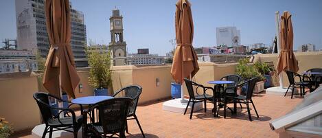 تناول الطعام بالخارج