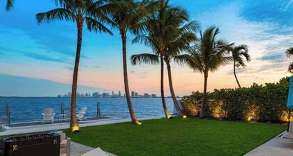 Bayfront Villa Heated Pool Amazing Views and Beach Access