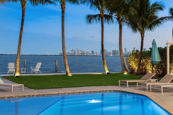 Outdoor pool, a heated pool