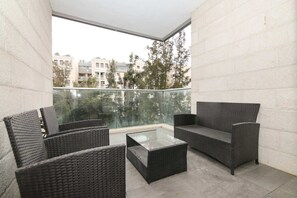 Terrace/patio - Rav Agan II - Two Bedroom Apartment, Sleeps 5 (Jerusalem)