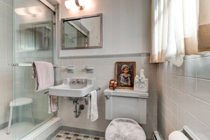 Hair dryer, towels