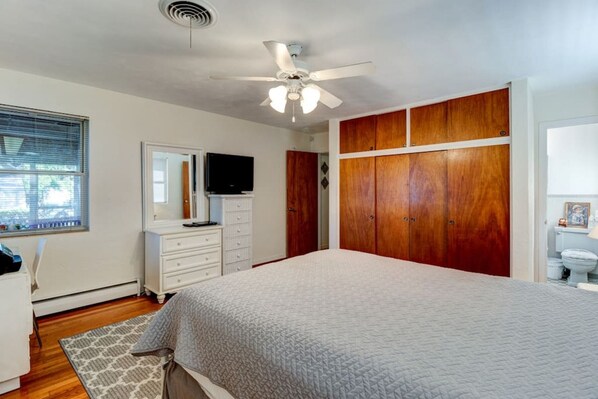 3 habitaciones, escritorio, tabla de planchar con plancha y wifi gratis 