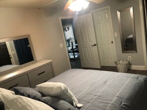 Room - Cozy, Modern, Spacious Townhouse (Smyrna)