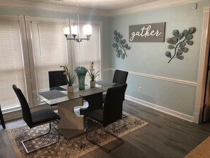 Dining - Cozy, Modern, Spacious Townhouse (Smyrna)