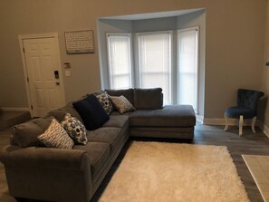 Living area - Cozy, Modern, Spacious Townhouse (Smyrna)
