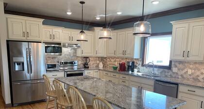 1916 renovated 8 bedroom, family-friendly home with great views