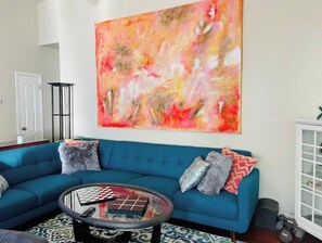 Smart-tv och eldstad