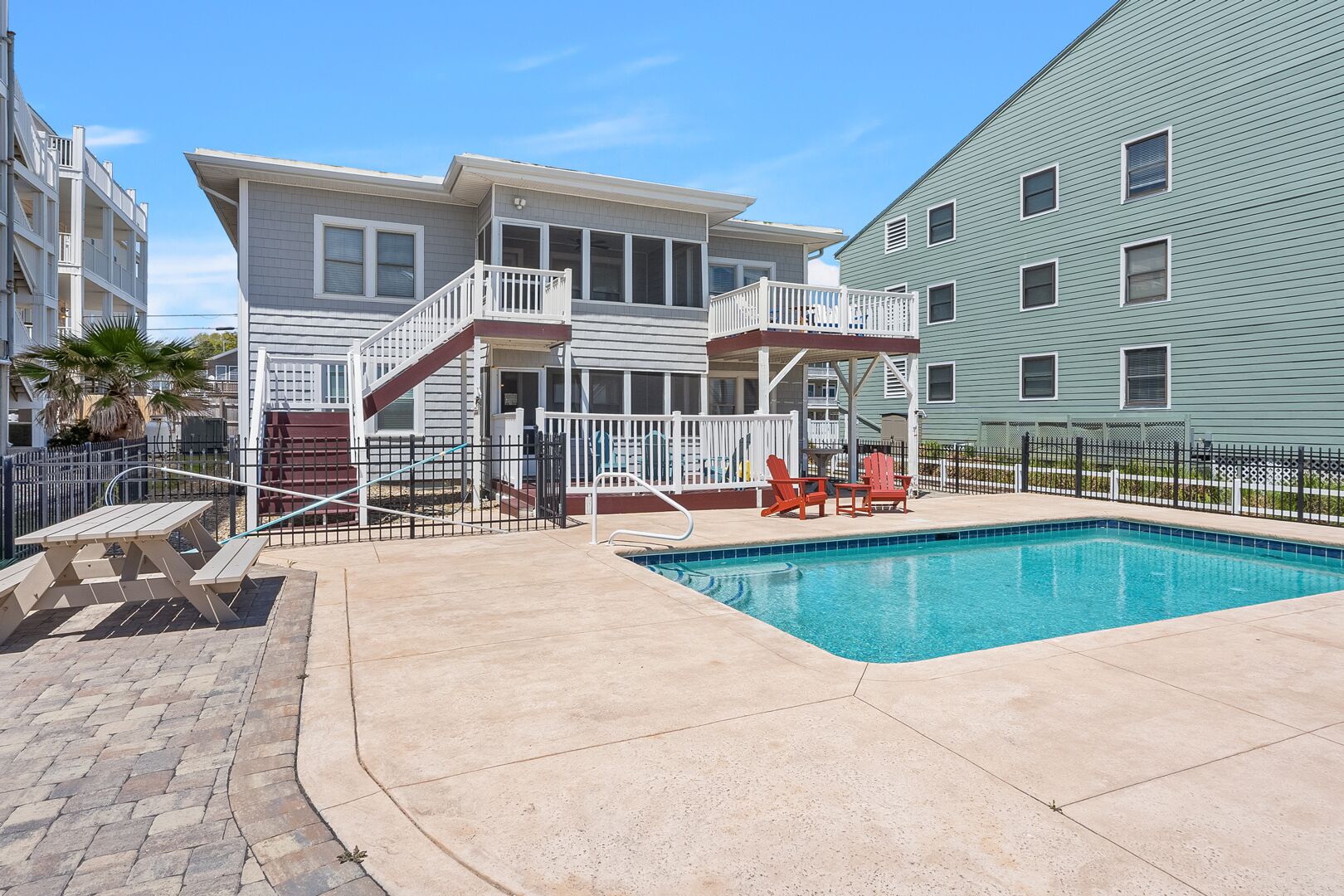 Space for the whole family! 9-bedroom oceanfront home w/fantastic pool & deck in North Myrtle
