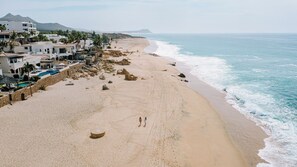 Beach nearby, sun-loungers, beach towels