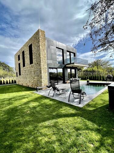 Villa H2-Exclusive villa with swimming pool and whirlpool